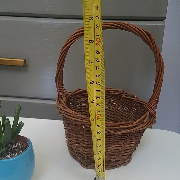 Natural vine twig woven basket with handle - Picture 5 of 5